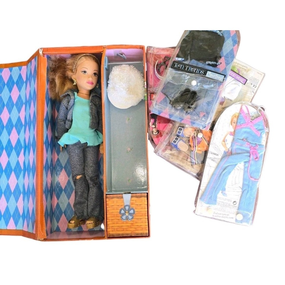 Vintage 2005 Mattel Teen Trends Courtney Doll Original Box And New Clothes